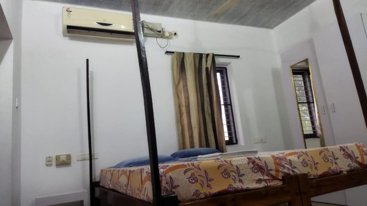Arya Homestay Bougain Villa Gokarna  Kültér fotó